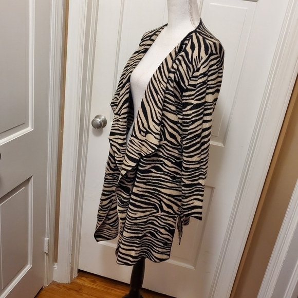 NWT Anne Klein Beige & Black Zebra Print Cascading Open Front Cardigan S… - Picture 5 of 11